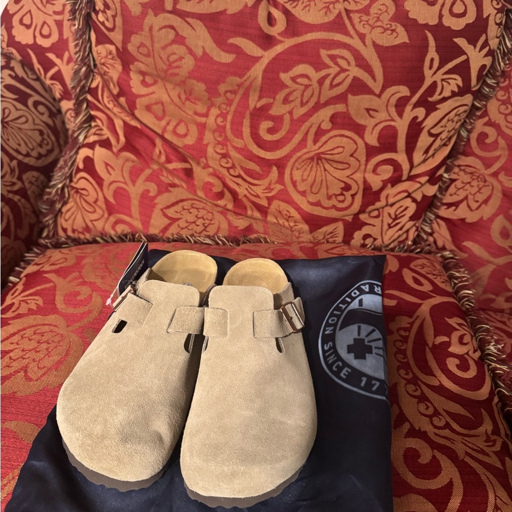 Birkenstock Boston Tan Clog
Brand New Never Worn sz39